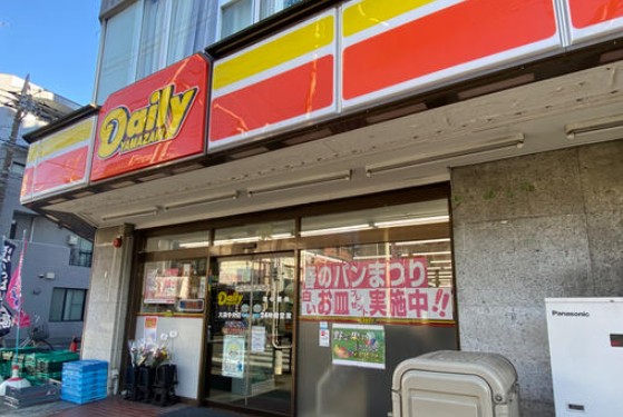 コンビニ　デイリーヤマザキ大森中央店（コンビニ）まで240m