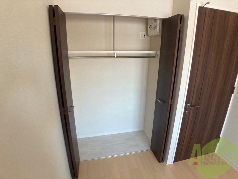 収納　クローゼットは奥行きもあり、荷物が多い方でも安心です。