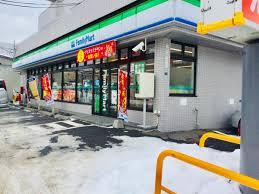 コンビニ　ファミリーマート札幌北22条東18丁目店（コンビニ）まで385m