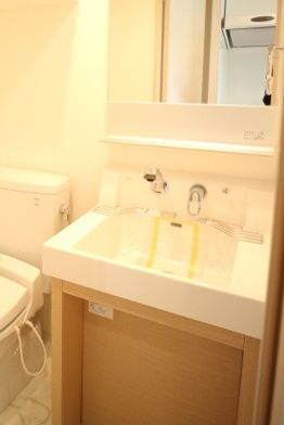 洗面設備　※別部屋の参考写真です。