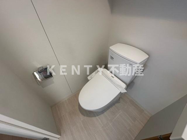 トイレ　落ち着いた色調のトイレです