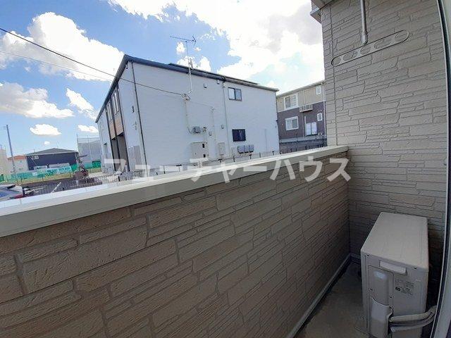 バルコニー　暖かな日差しのふりそそぐバルコニー