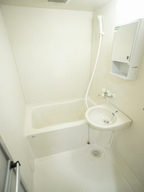 バス・シャワールーム　日々の疲れをリセットできる浴室です♪