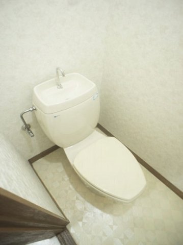 トイレ　洋式の水洗トイレです♪