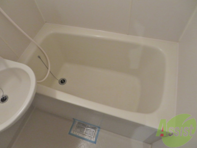 バス・シャワールーム　お風呂です。ここで一日の疲れを癒してください。