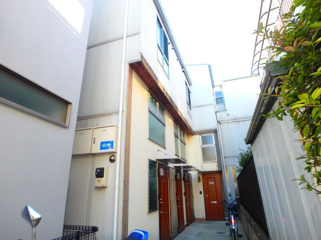 建物外観　2007年完成オートロック完備♪