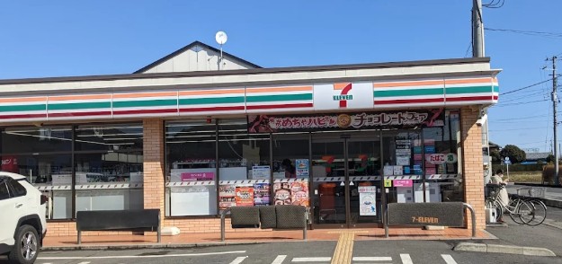 コンビニ　セブンイレブン 川口戸塚東4丁目店（コンビニ）まで517m