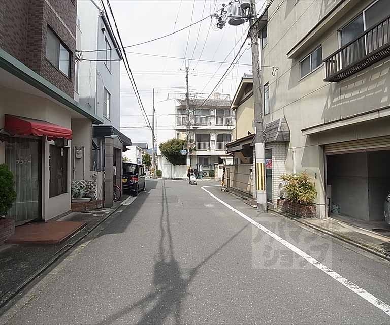 その他　前面道路です。