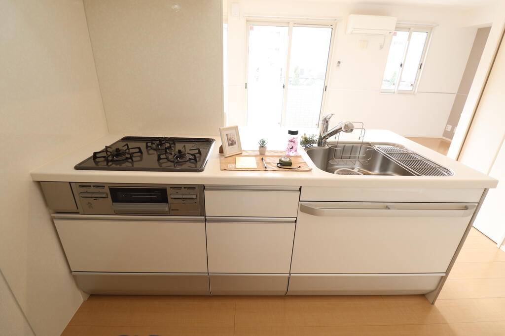 キッチン　３口コンロで広々使えるキッチンです♪