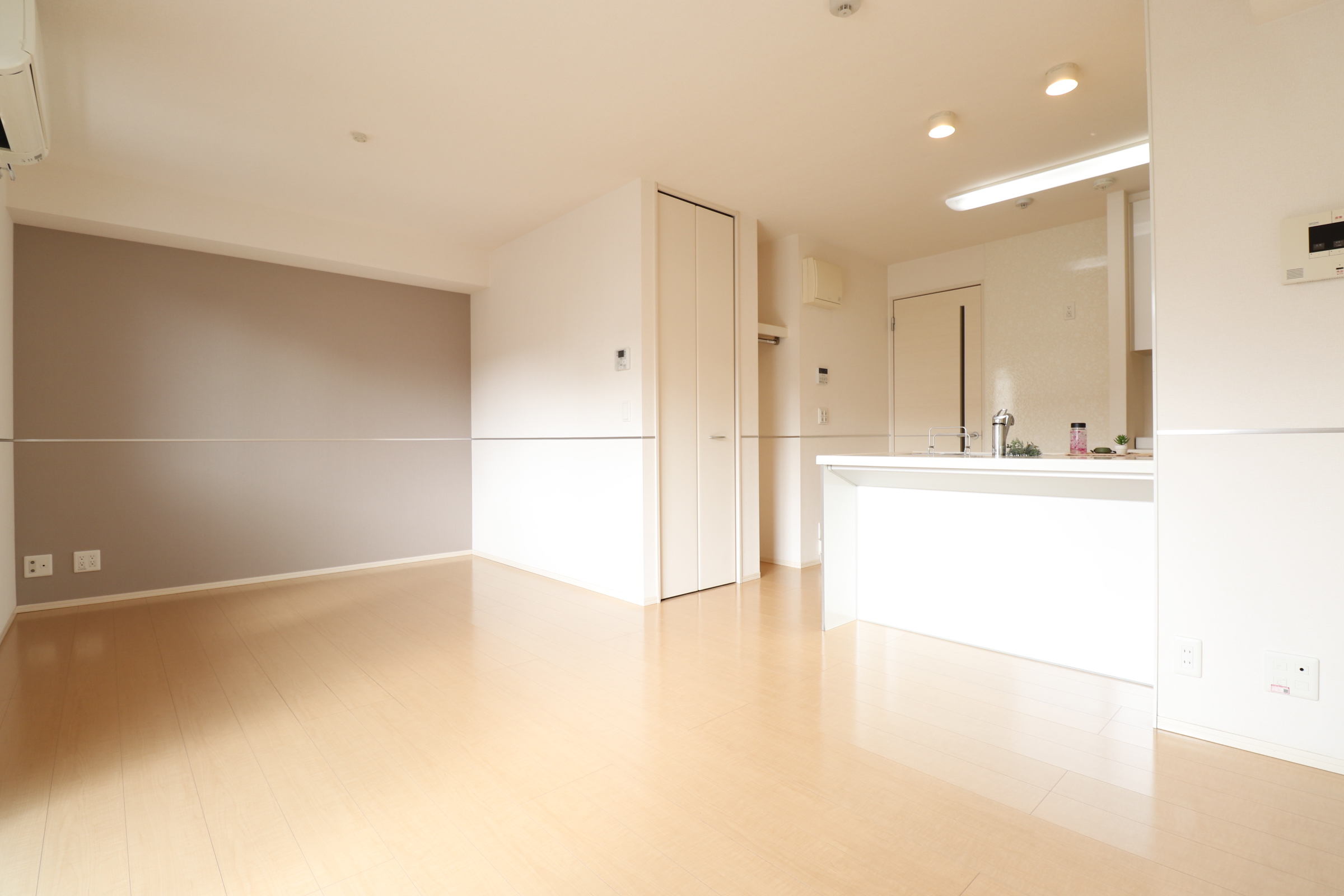 居室・リビング　日当たりの良い14.3帖のリビングです♪