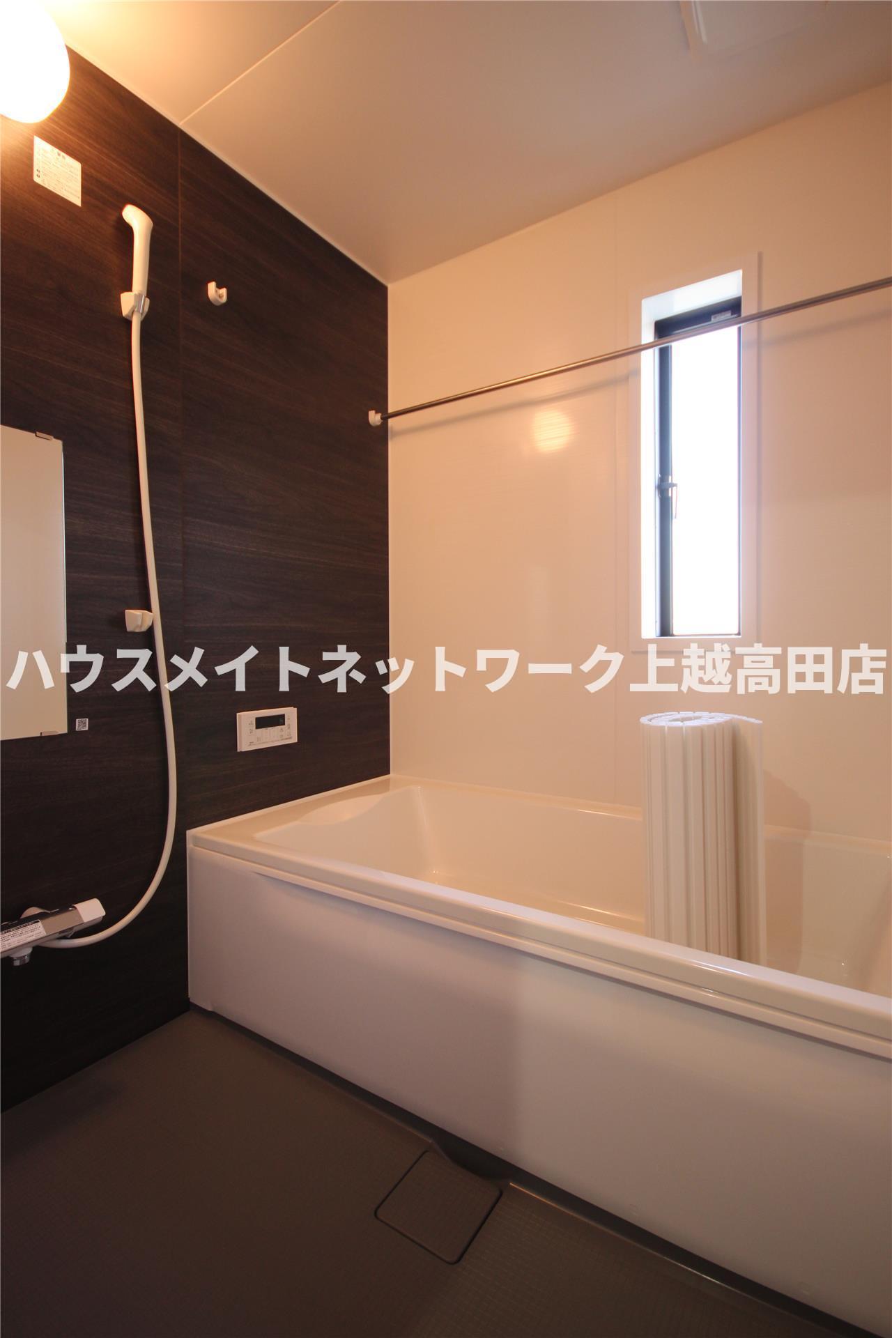 バス・シャワールーム　追焚機能付（参考同型タイプの室内写真）