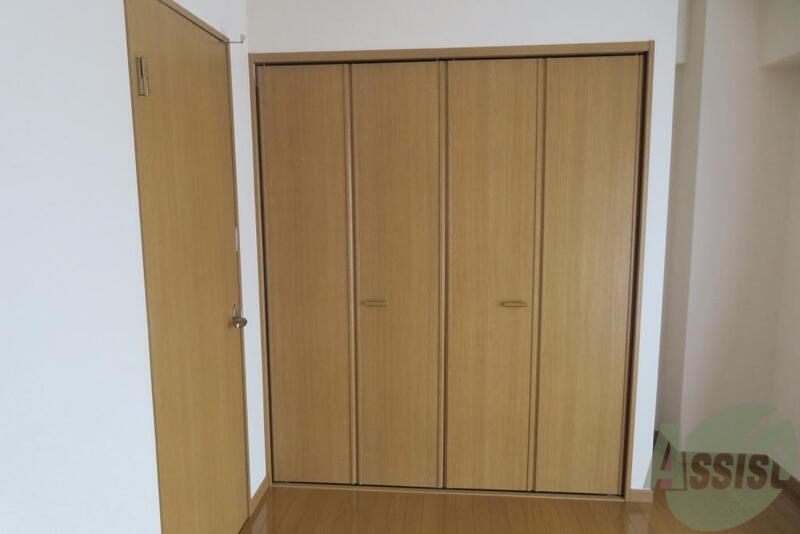 収納　リビングには大きめのクローゼットがあります。