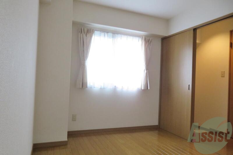 居室・リビング　リビングはフローリング６．５帖で広々しています。