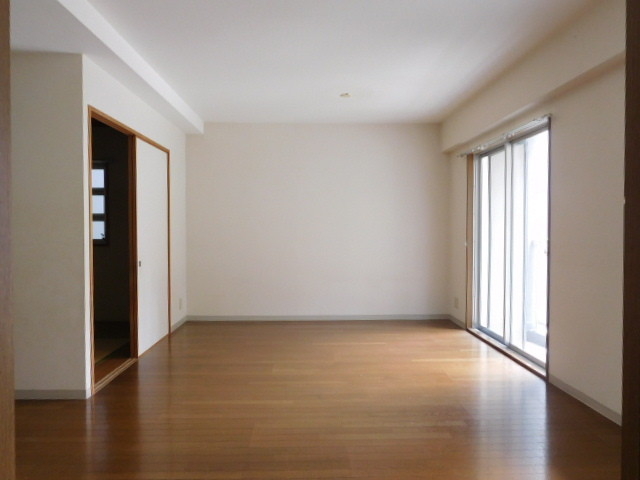 居室・リビング　カウンターキッチンで居間を有効に使えます