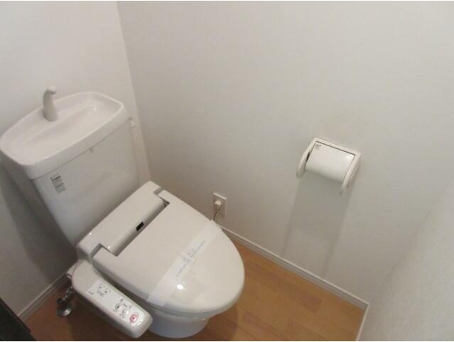 トイレ　落ち着いた色調のトイレです♪