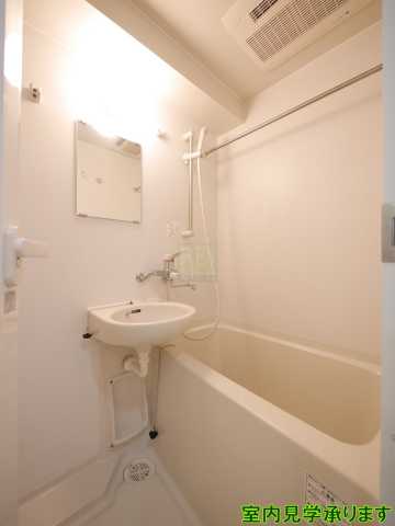 バス・シャワールーム　別部屋の画像になります。