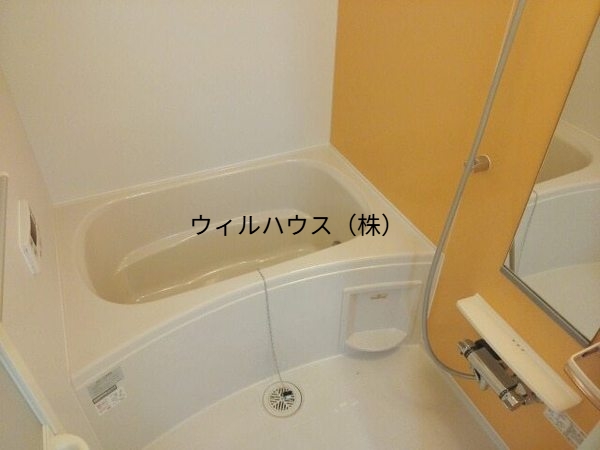 バス・シャワールーム　浴室乾燥機、追い焚き機能付きバス！