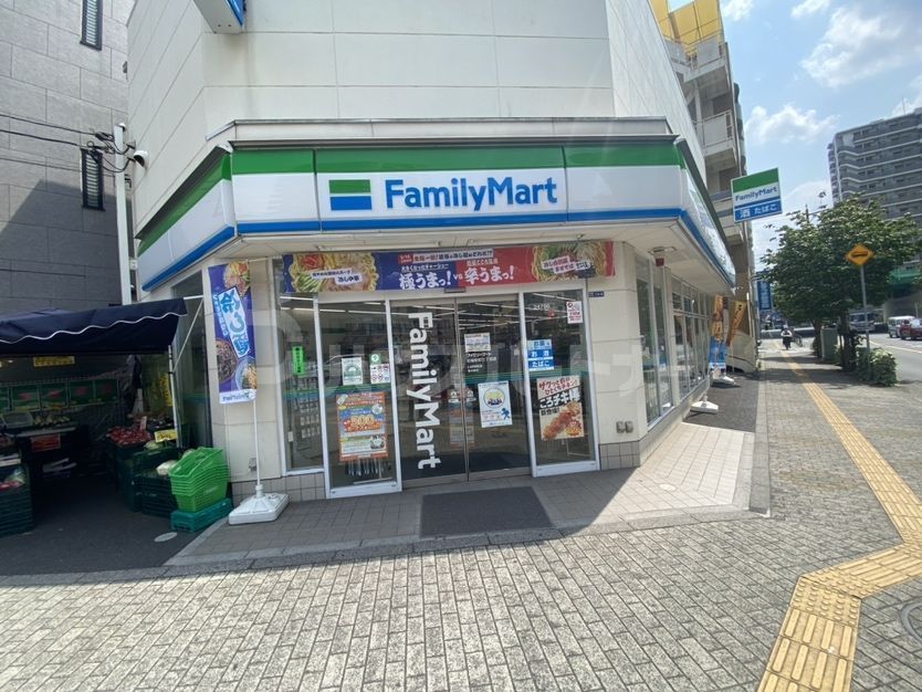 コンビニ　ファミリーマート田端新町三丁目店（コンビニ）まで300m