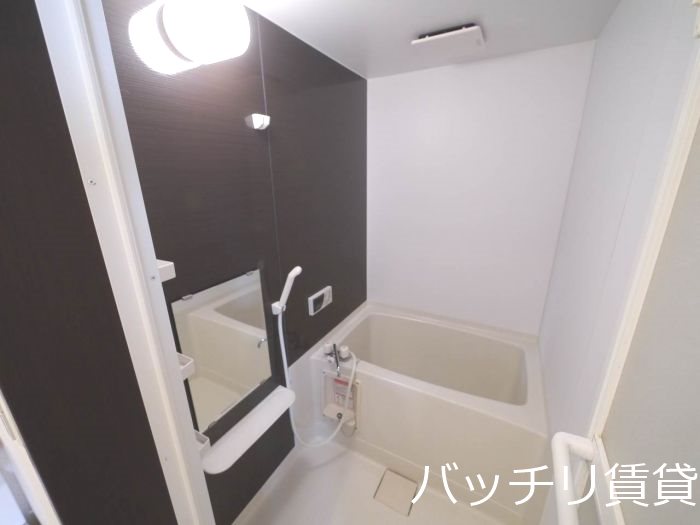 バス・シャワールーム　同型タイプの為、現状を優先いたします