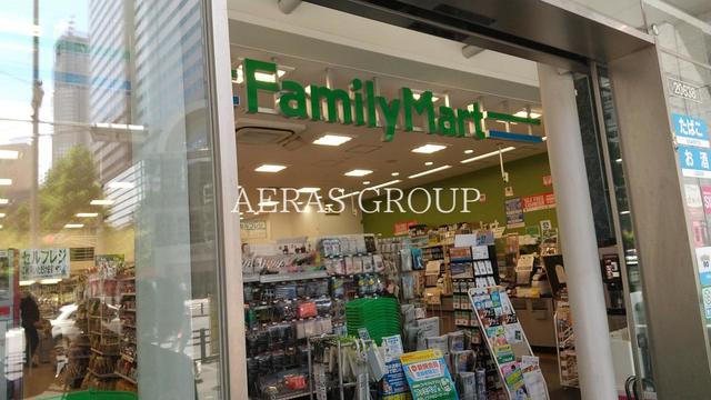 コンビニ　ファミリーマート 西新宿八丁目店（コンビニ）まで106m