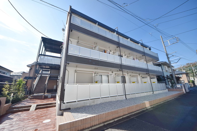 建物外観　～青い、白い雲っ～