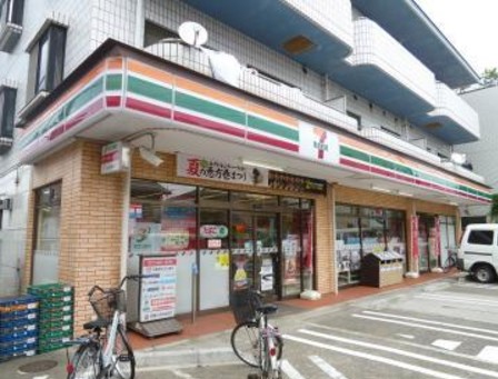 コンビニ　セブン-イレブン練馬関町東１丁目店（コンビニ）まで513m