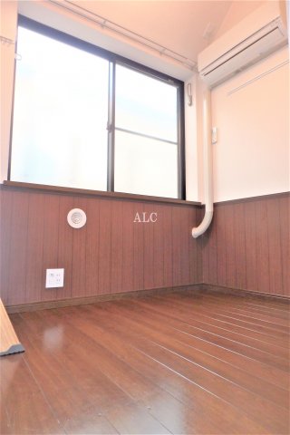 居室・リビング　こちらの居間で趣味の時間をお楽しみください