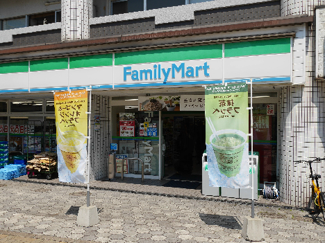 コンビニ　【ファミリーマート馬借三丁目店】（コンビニ）まで411m