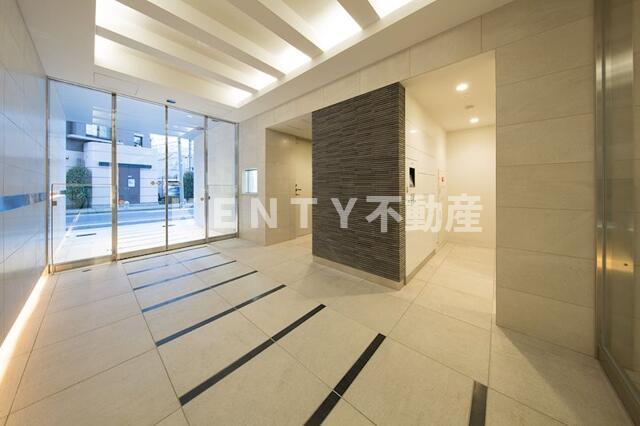 エントランス　落ち着いたエントランスです