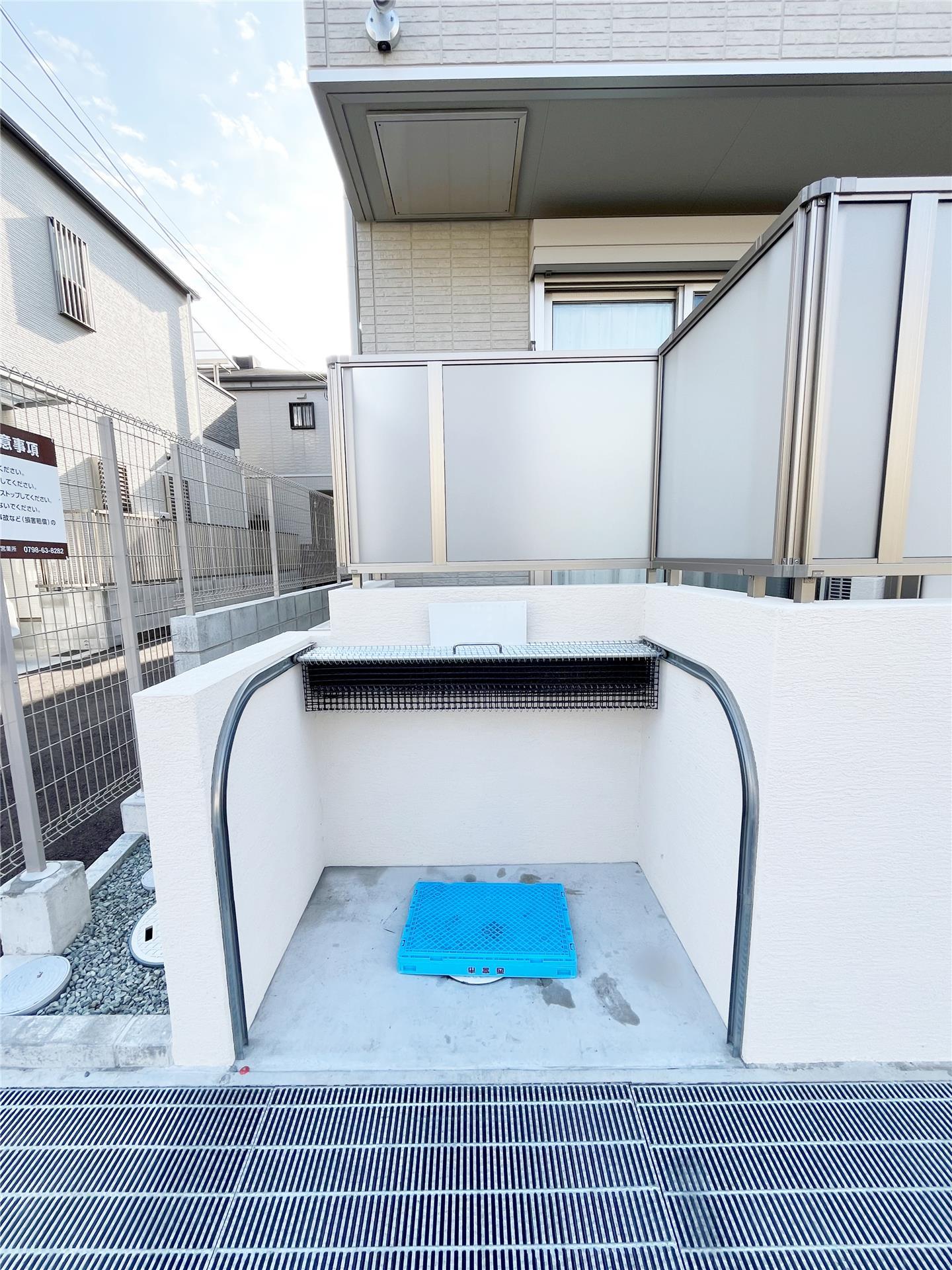 ロビー　ゴミ置き場