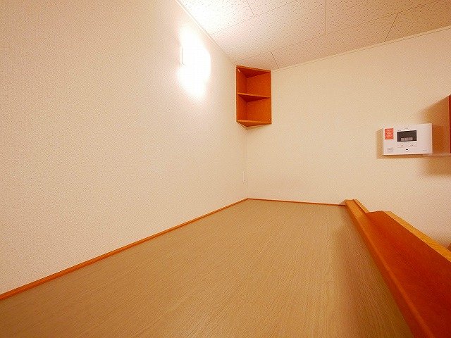 その他部屋・スペース　開放的な寝室です