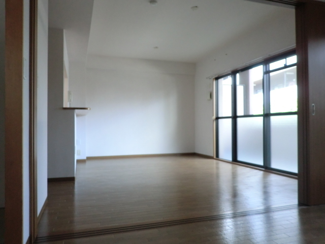 居室・リビング　広いですね。