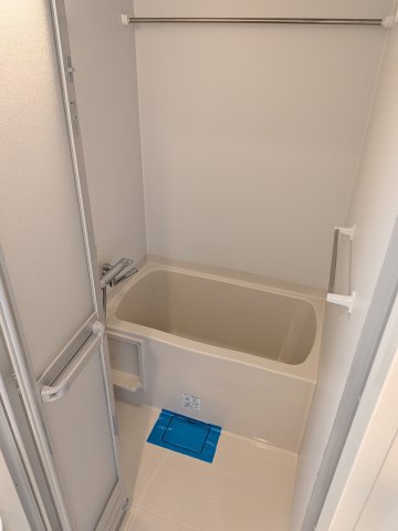 バス・シャワールーム　ゆっくり足をのばして入れます