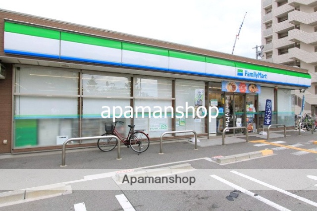 コンビニ　ファミリーマート（コンビニ）まで120m