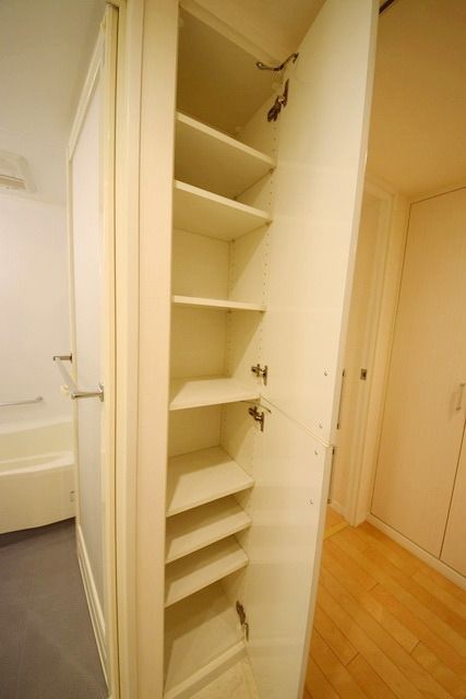 その他設備　★脱衣所にも収納があるので、タオル入れたりできますね★