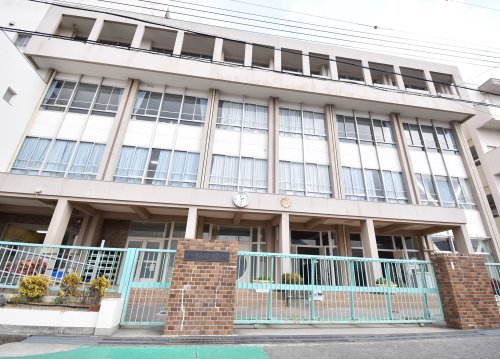 小学校　昆陽里小学校（小学校）まで355m