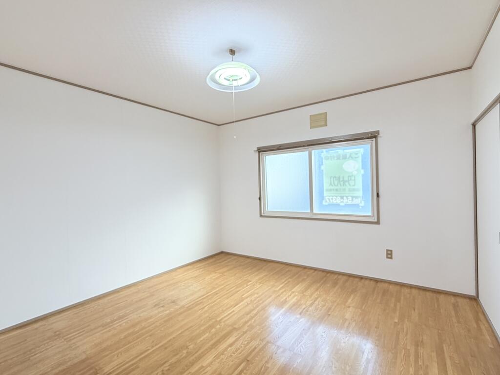 その他　洋室は8帖もあります！