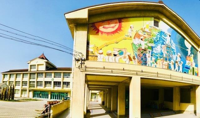 小学校　和泉市立いぶき野小学校（小学校）まで1212m