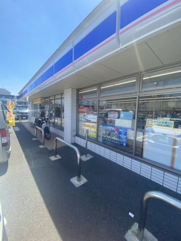 コンビニ　ローソン草加谷塚仲町店（コンビニ）まで736m