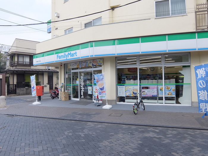 コンビニ　ファミリーマート用賀4丁目店（コンビニ）まで120m