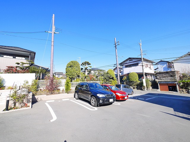 駐車場　駐車場があるので、車を買う予定の方も安心です