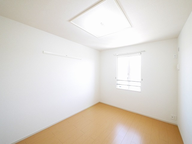 その他部屋・スペース　広くて明るい寝室