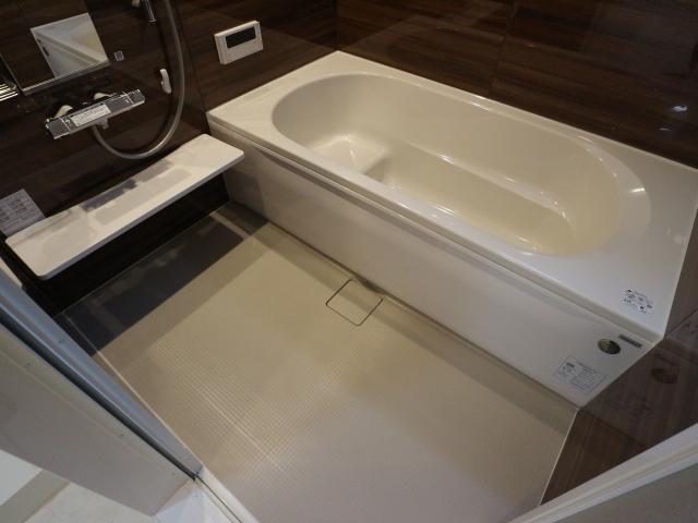 バス・シャワールーム　きれいなお風呂です。ゆったりとご入浴いただけます