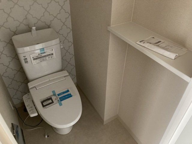 トイレ　温水洗浄便座付きのトイレです。
