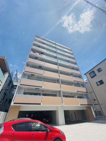 建物外観　ＲＣ造の重厚な９階建てです。