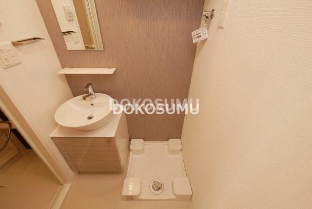 洗面設備　忙しい朝もスムーズに。使いやすさを追求した清潔な洗面空間。