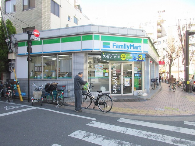 コンビニ　ファミリーマート（コンビニ）まで457m