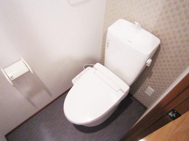 トイレ　温水洗浄便座