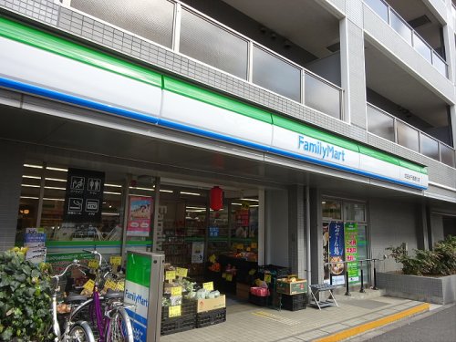 コンビニ　ファミリーマート世田谷千歳通り店（コンビニ）まで843m