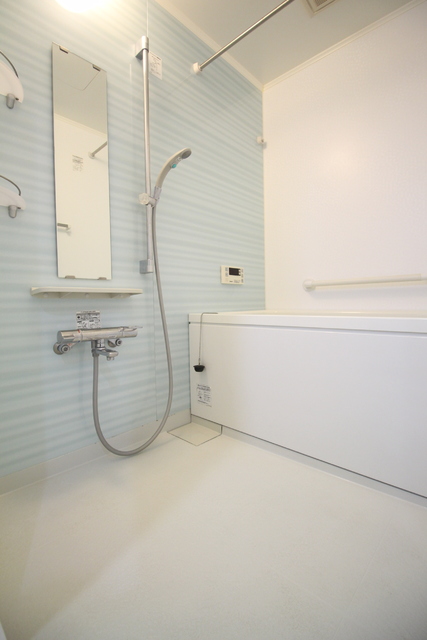 バス・シャワールーム　トイレには快適な温水洗浄便座付き♪